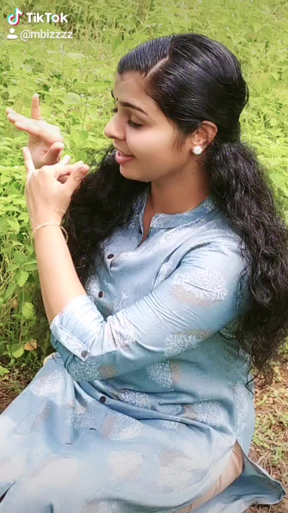 @Thumbi ponnu😘😘