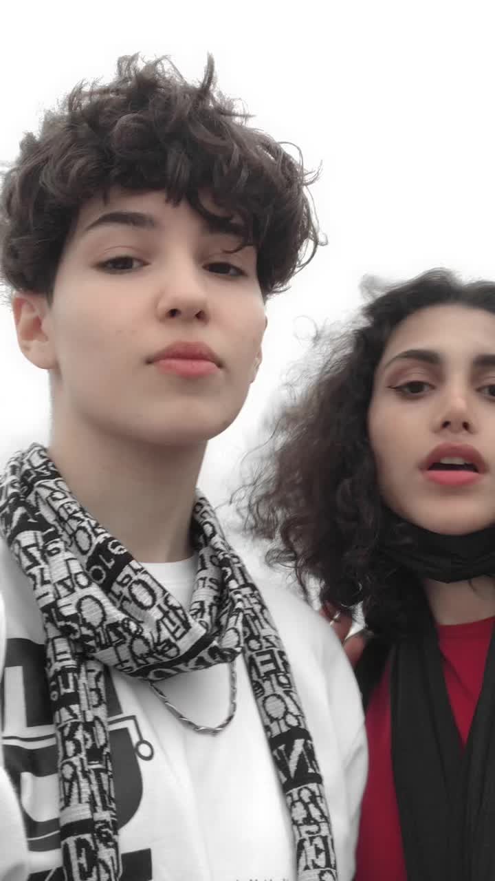 @ariwnwz_