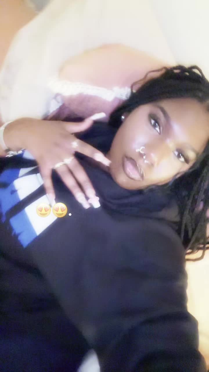 @🫶🏾