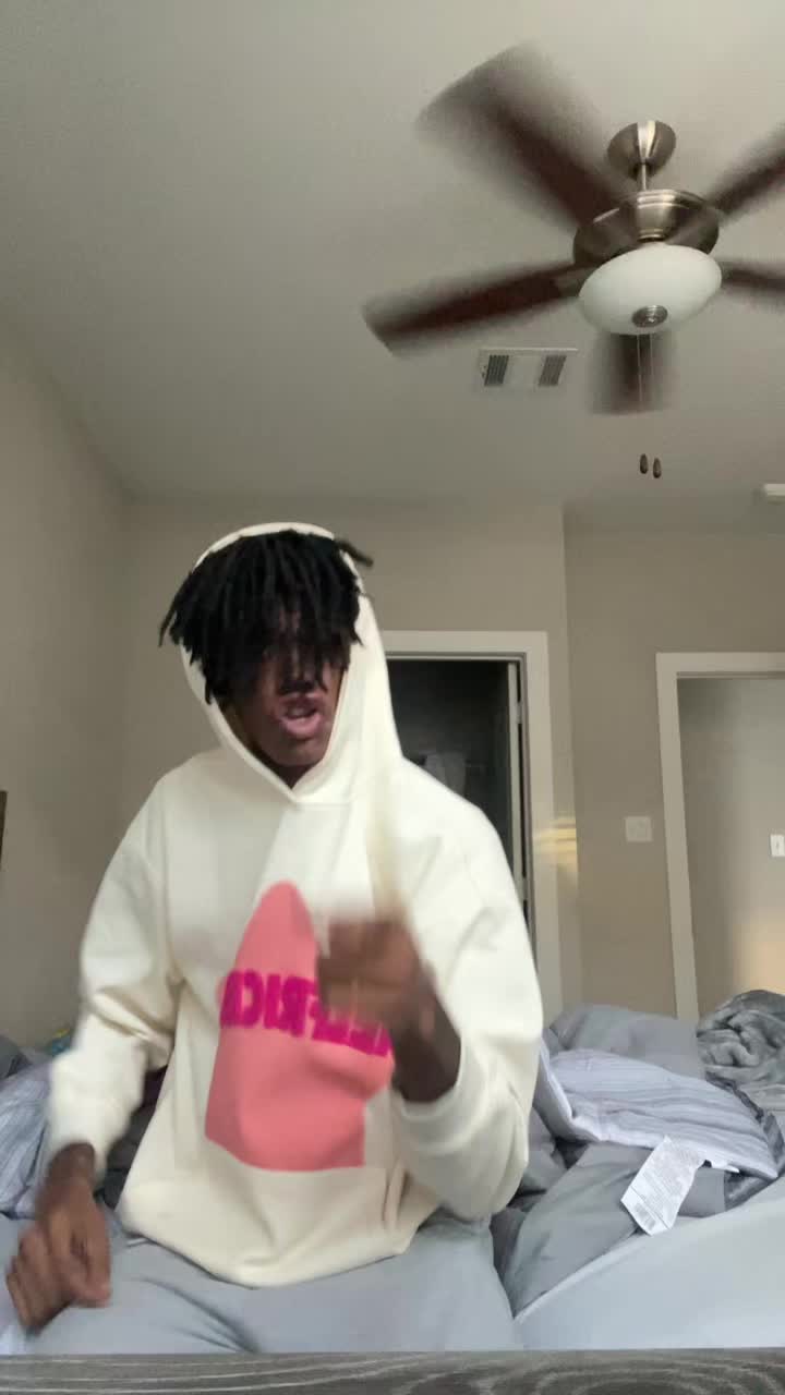 @looktrayagain