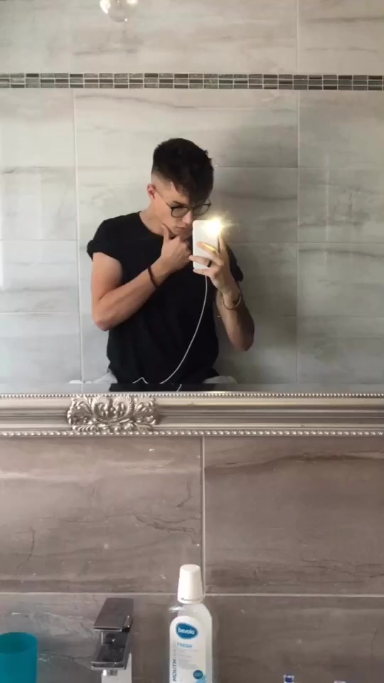 @𝐌