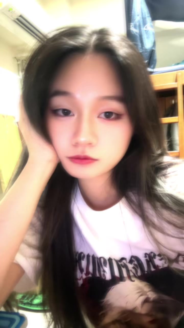 @雯雯💜你的一眼萬年🌙(₂₀)