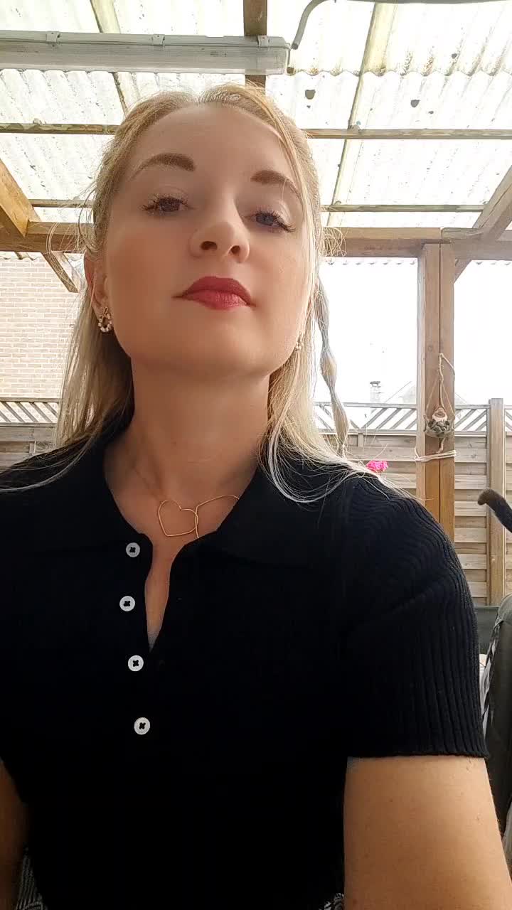 @Elodie