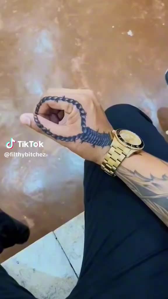 @LoKnowsSpice 📚🌶️✨