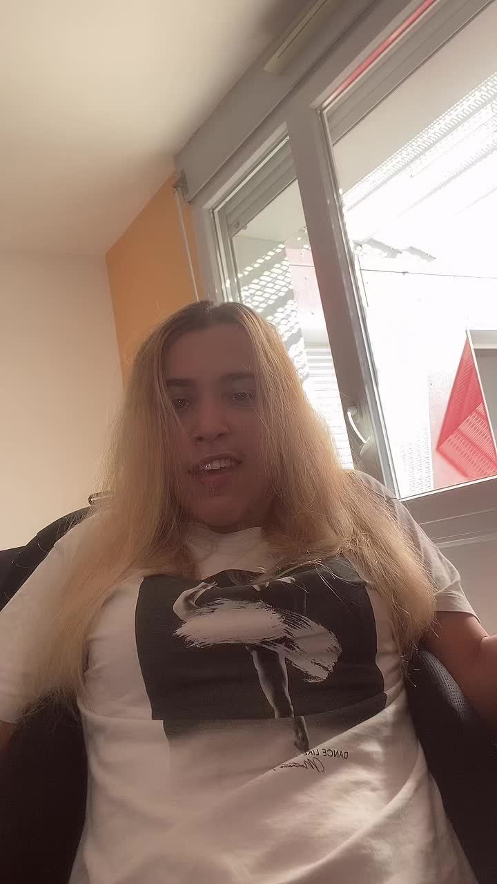 @Angèle
