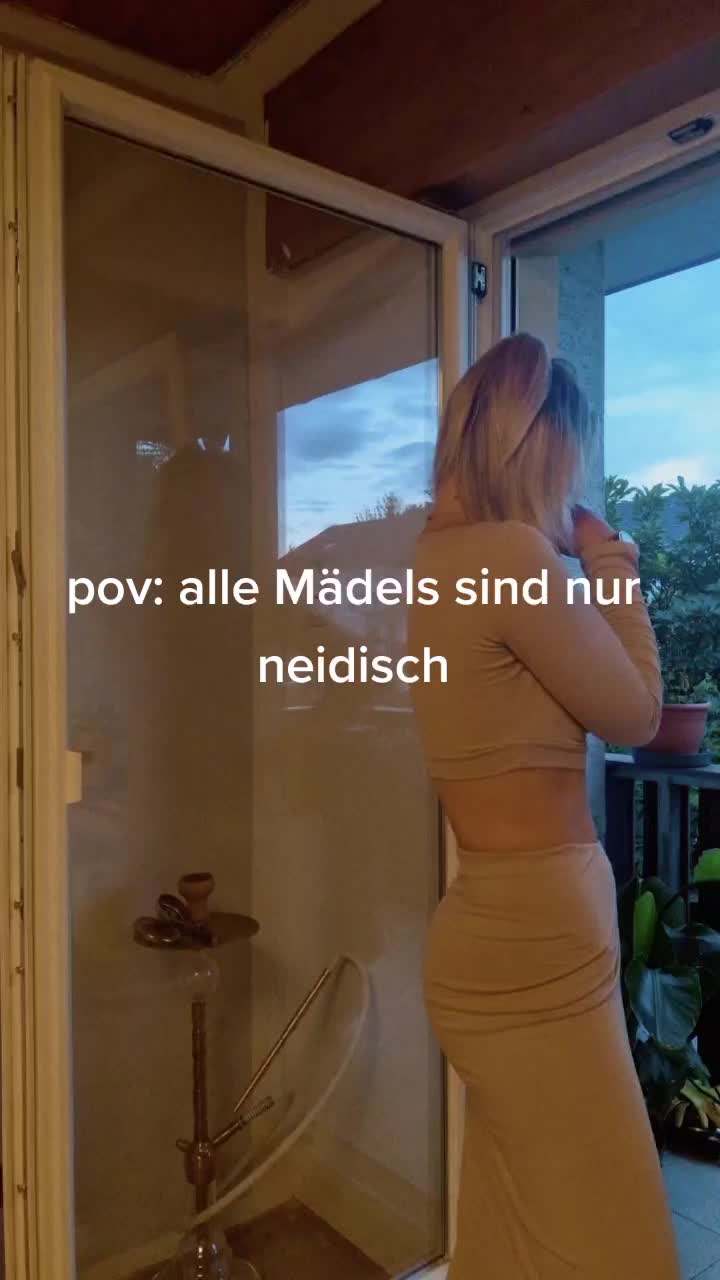 @nobodys queen