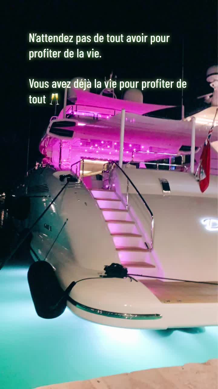 @LARA 💙🤍❤️