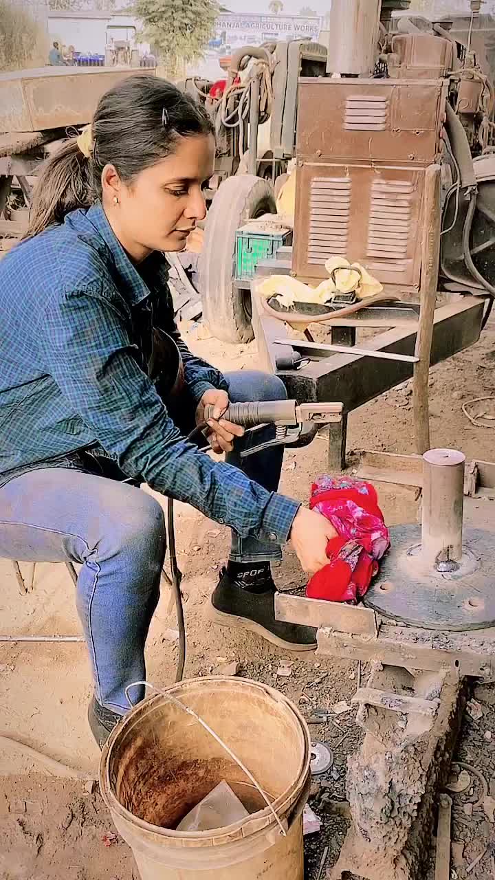 @brown_kudi_welder_girl