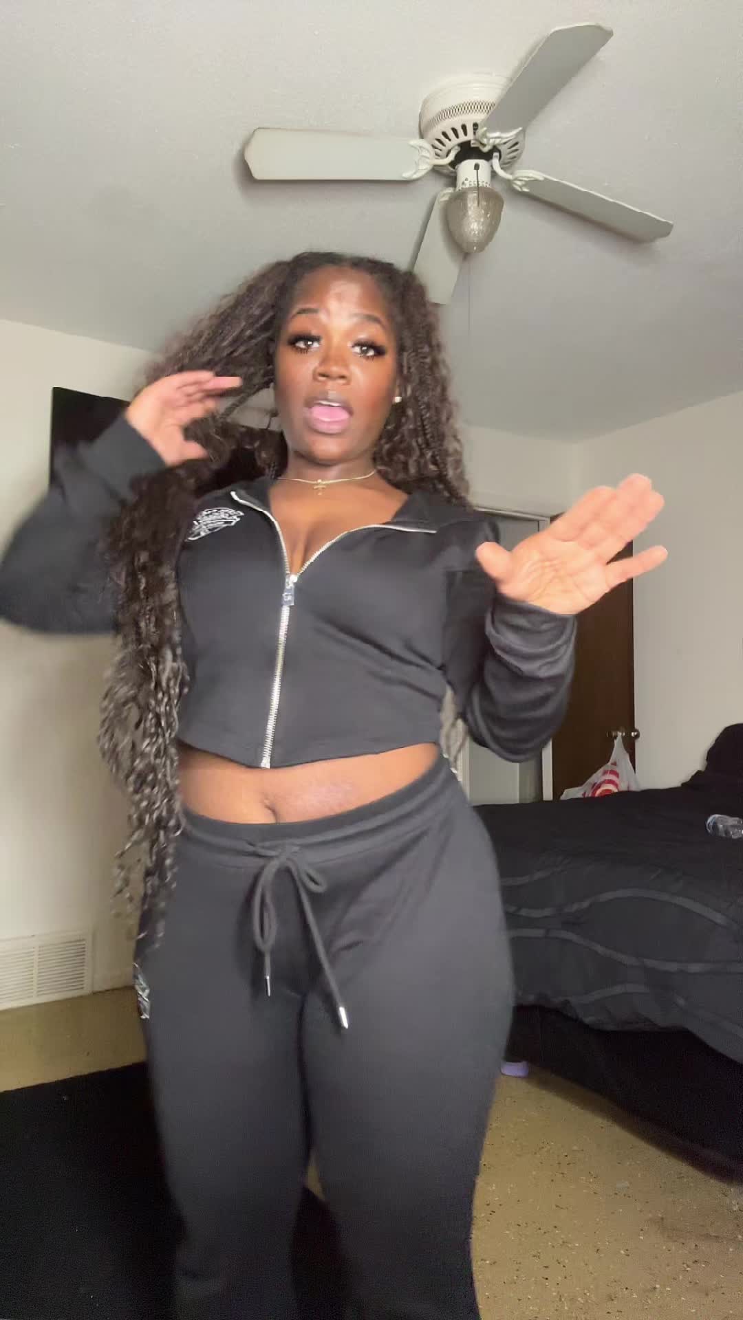 @50ShadesOfNia