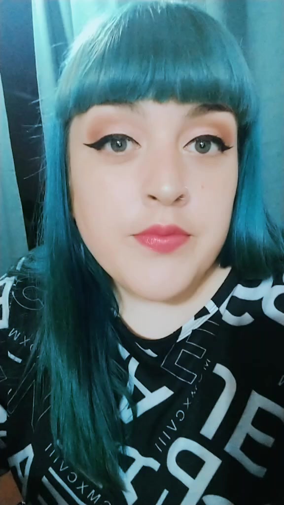 @DebiiQueen🍀