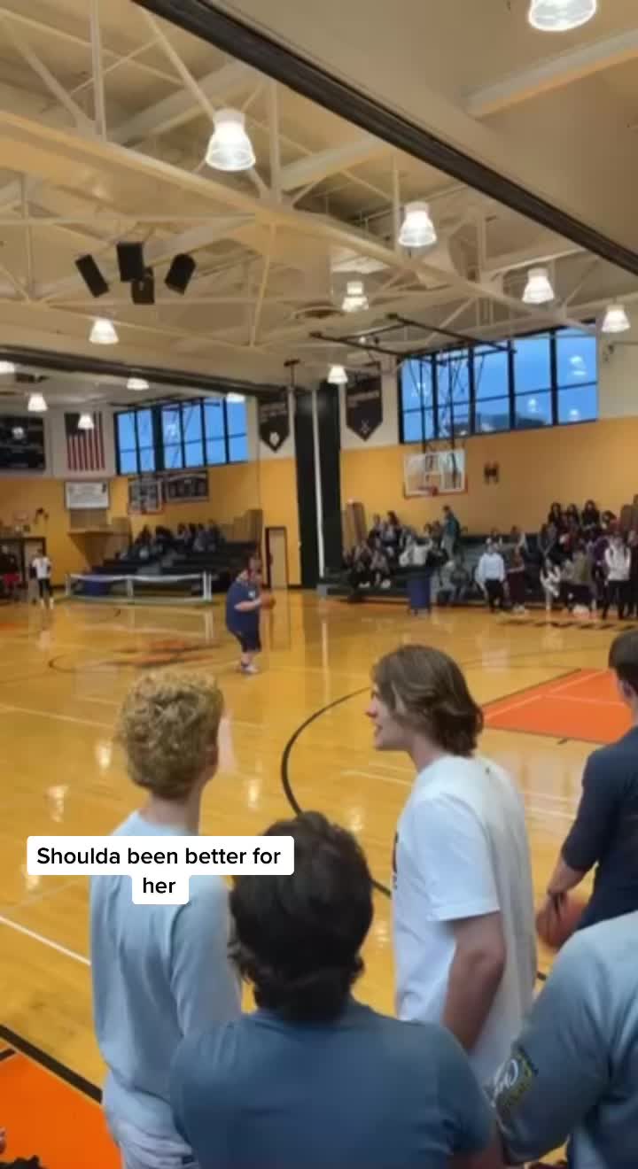 @NoBodyLuvsClaped