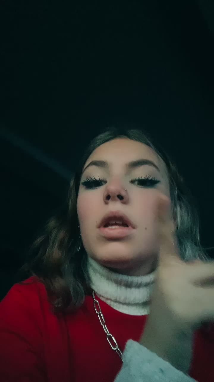 @Claudia García y Rurru😬💚