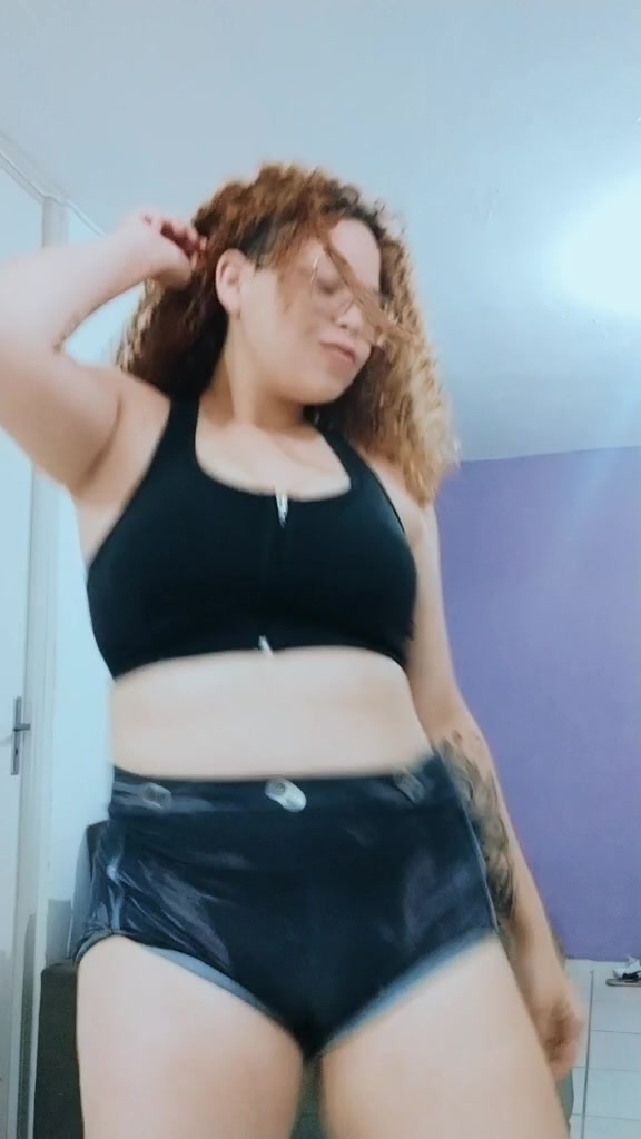@Lari Magalh&atilde;es