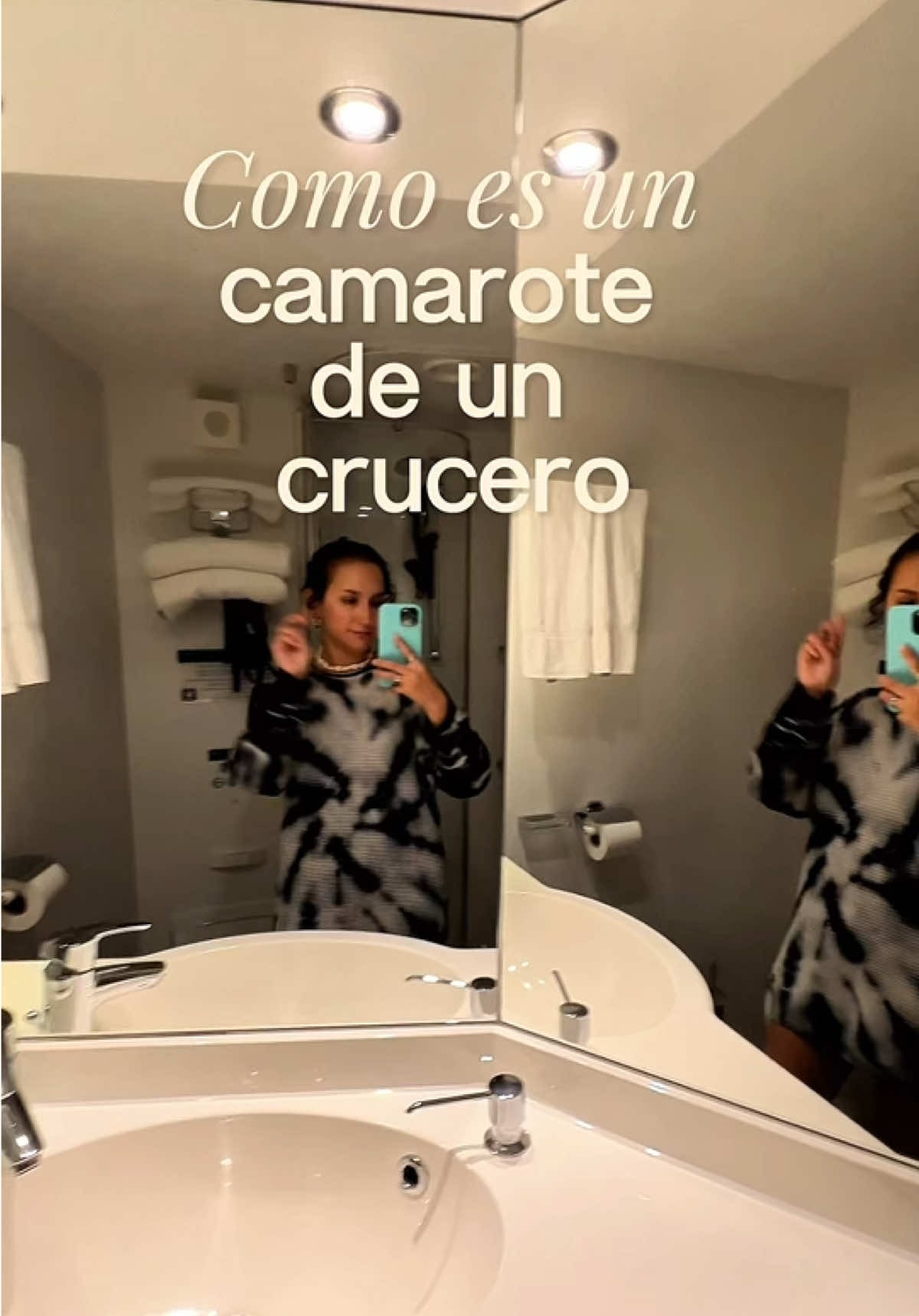 @Cami | Travel & Work