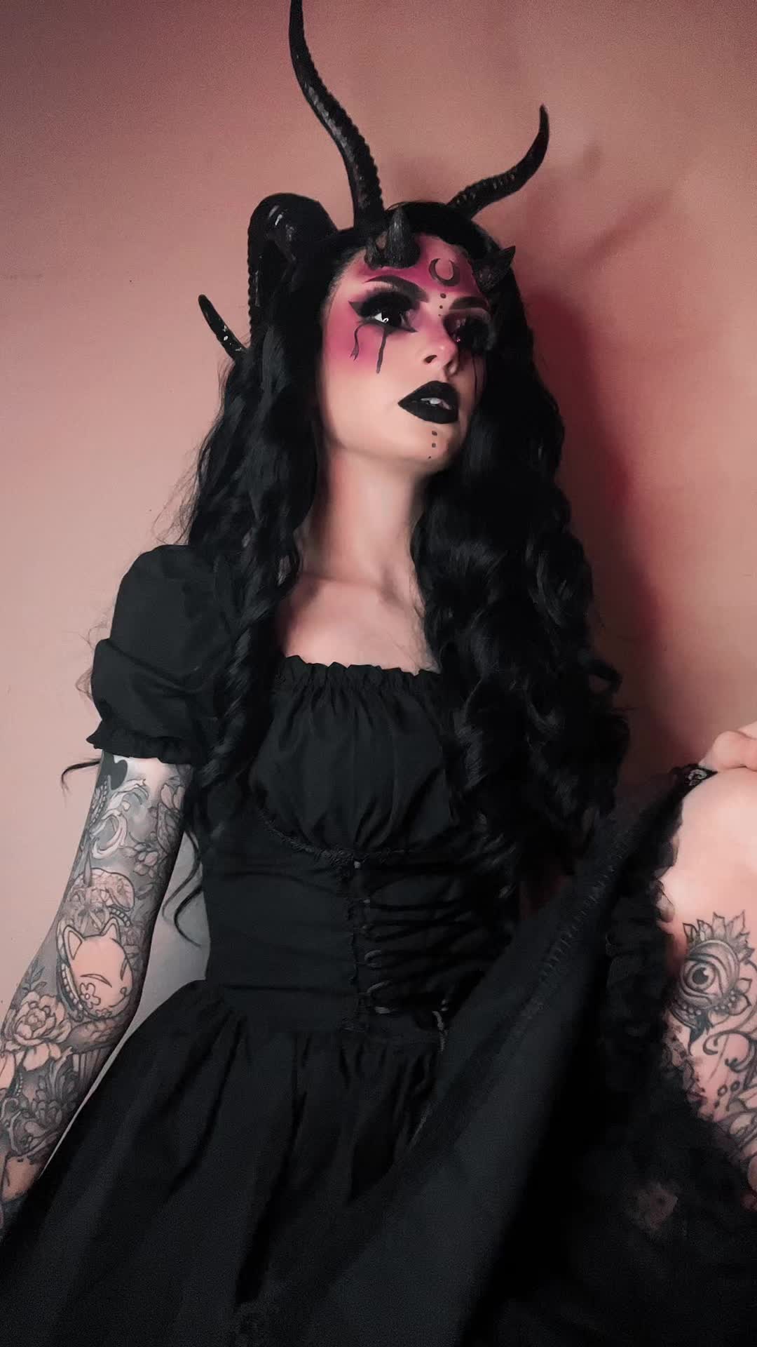 @Beth 🖤🕷️