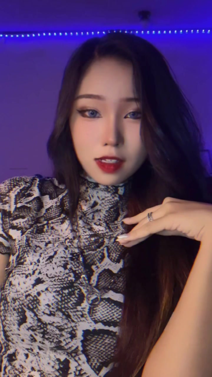 @伊伊