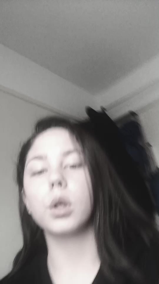 @CaitlynneLo