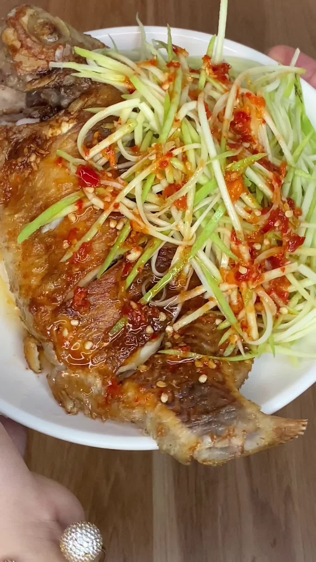 @T&uacute; N&egrave;ee 🍲🥢