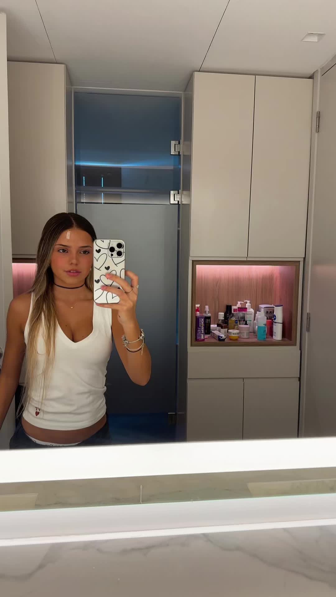 @vickyfreccero