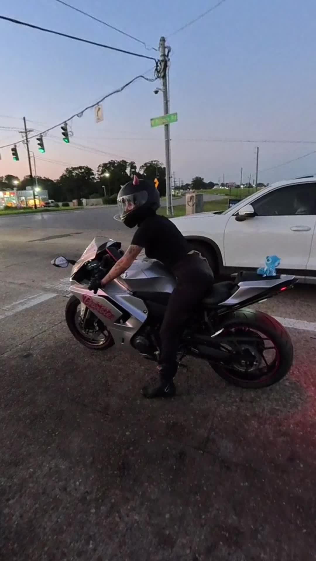 @bikebarbie