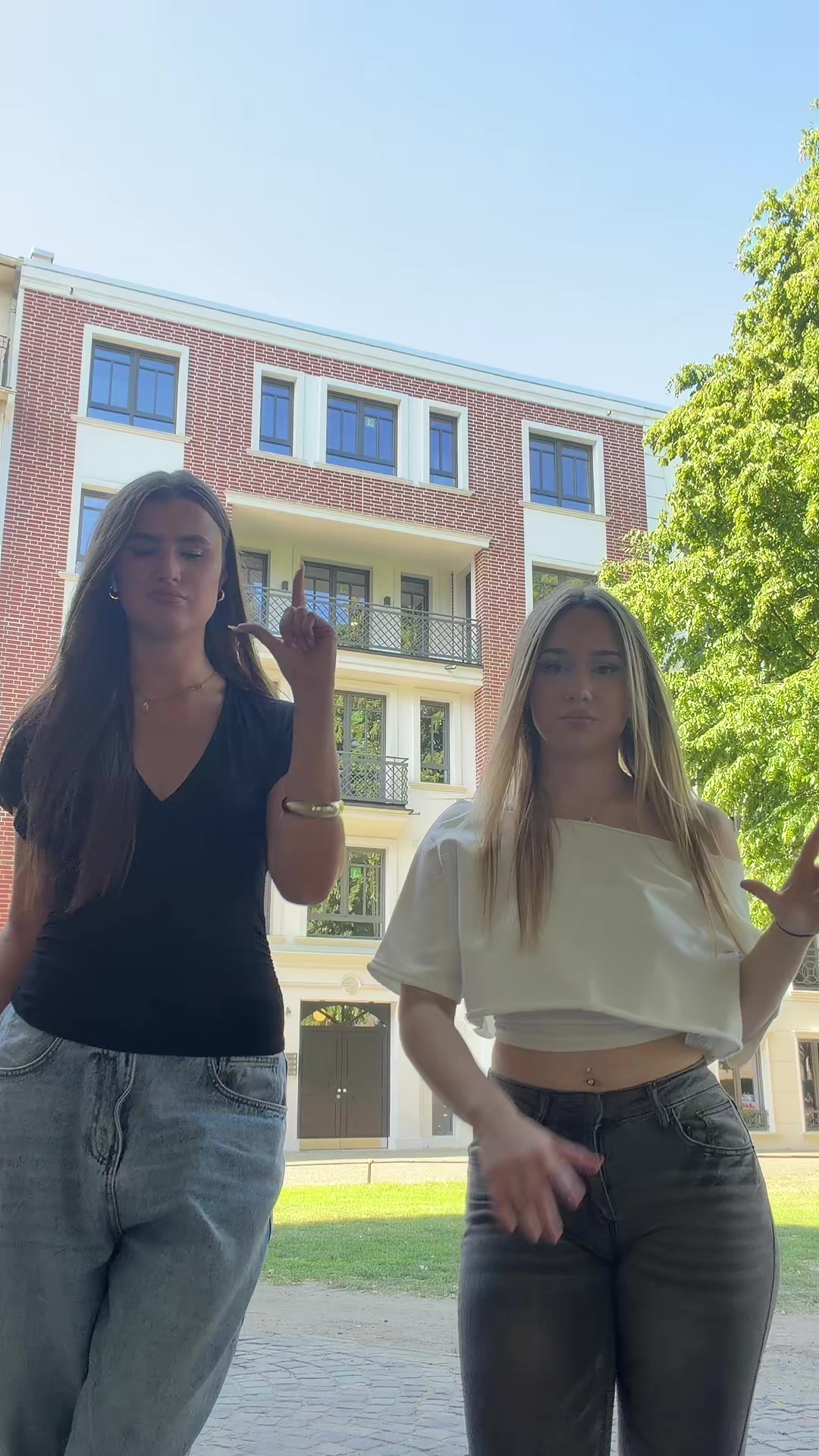 @Hana