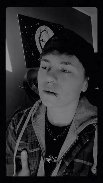 @🫪Charly🫪