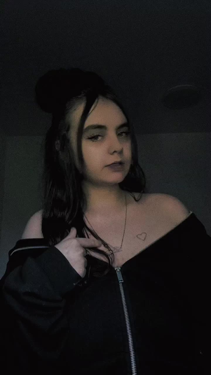 @𝔇𝔢𝔫𝔦𝔰𝔢 ୨୧🧸🐍