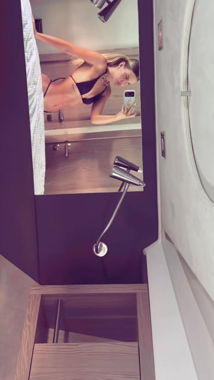 @Ана