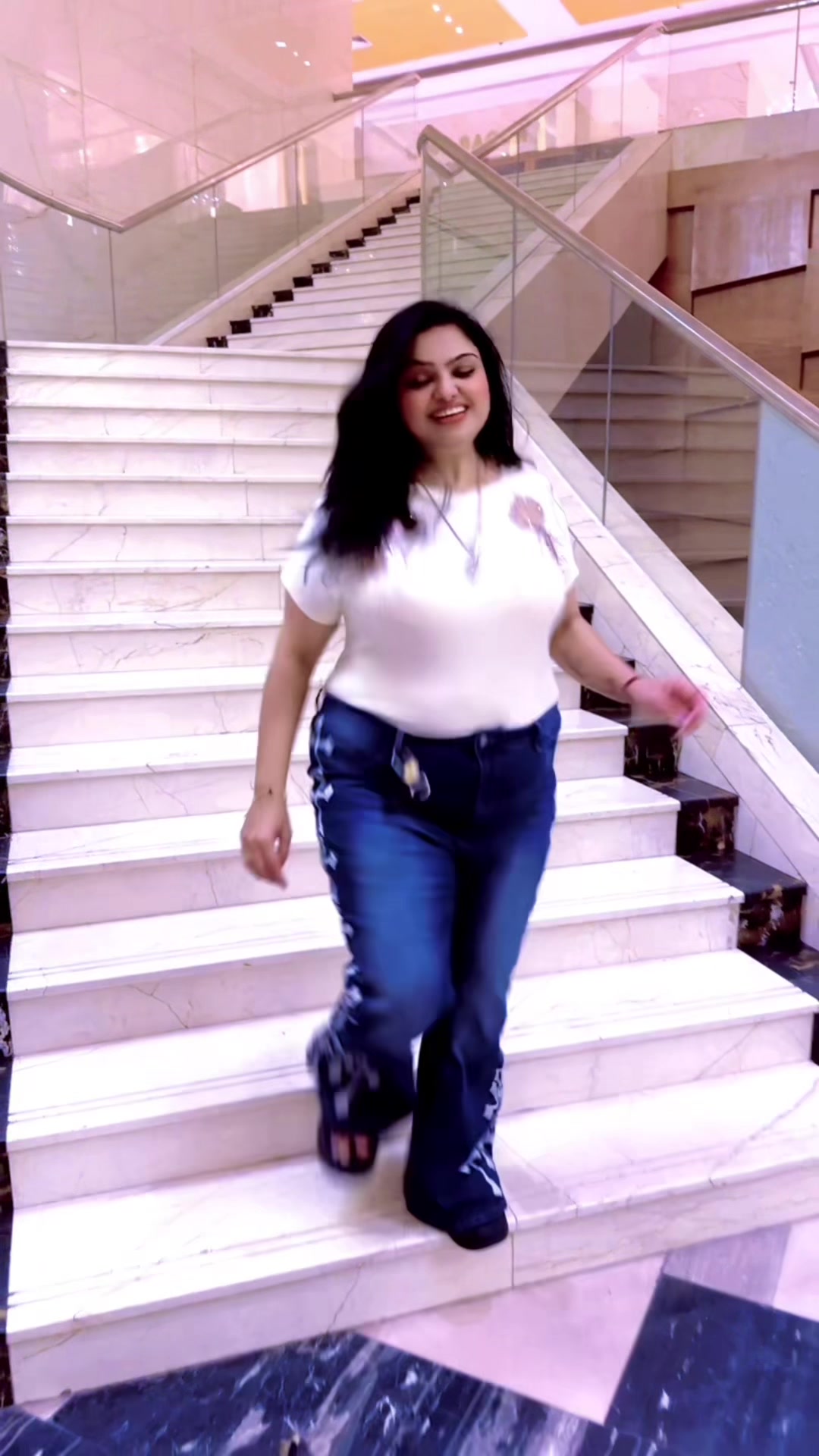@queen of happiness
