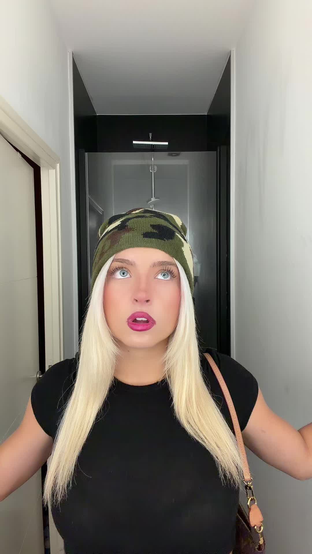 @lolapolicand___