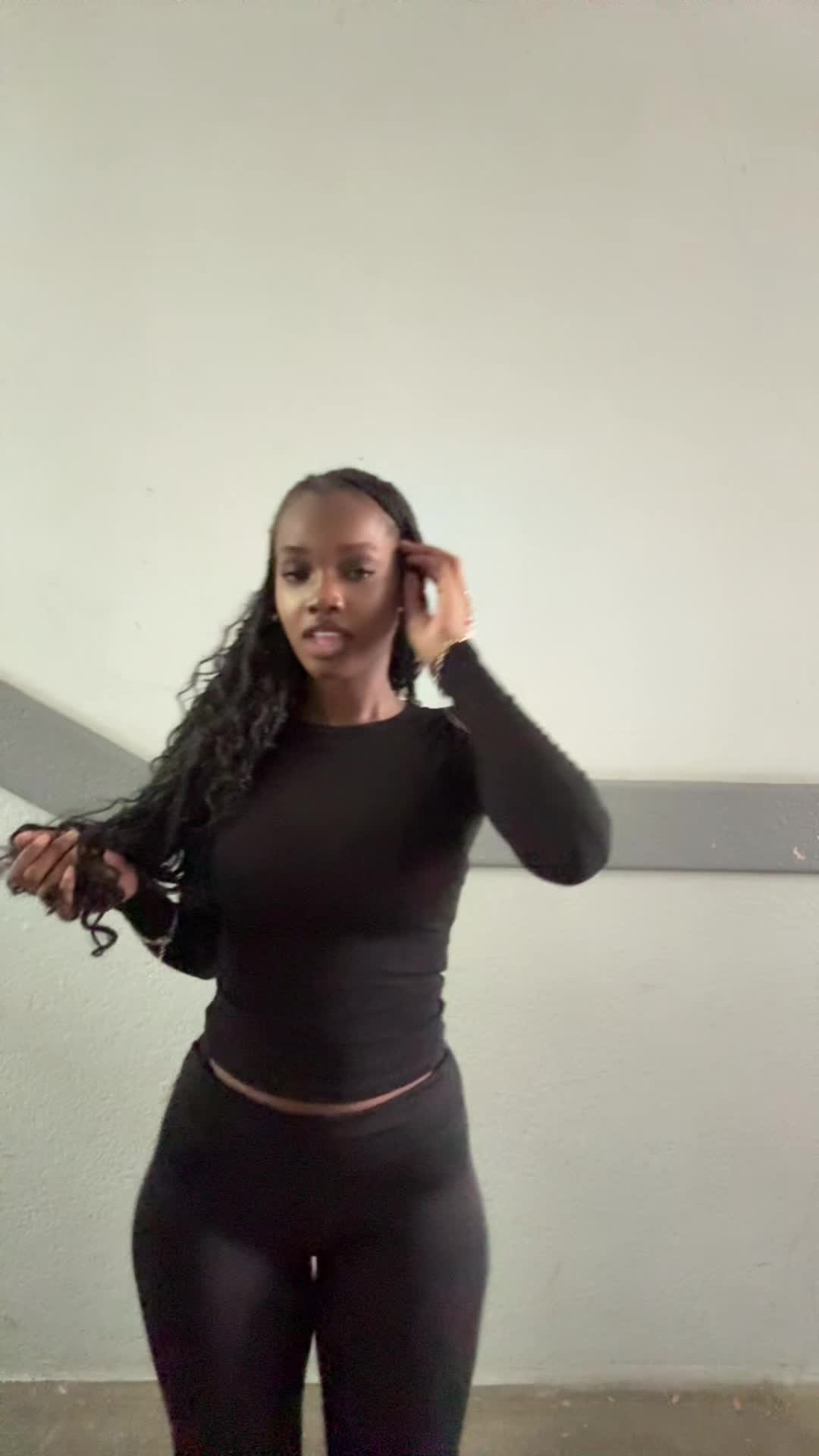 @Divine_.zou
