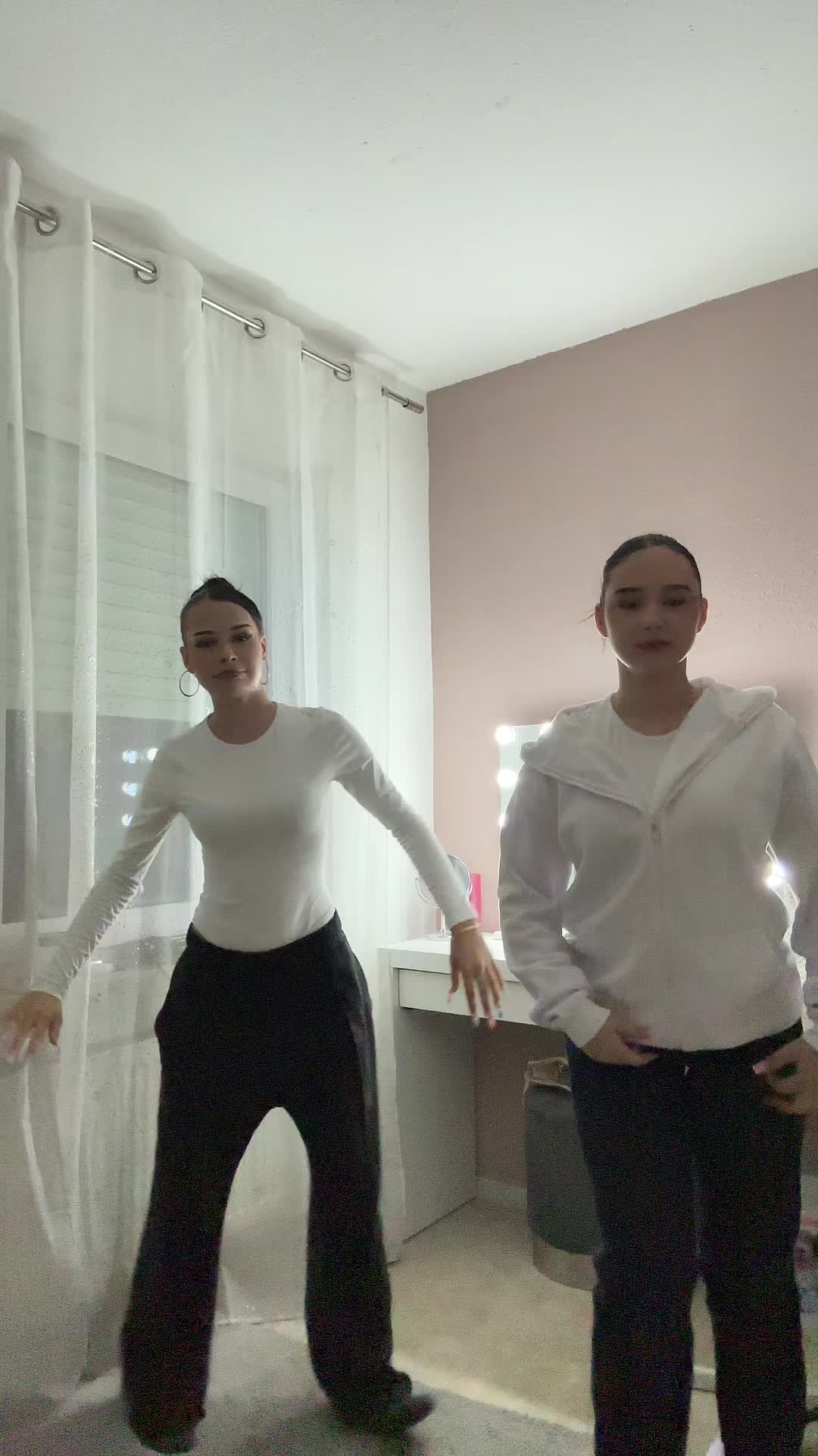 @𝐏𝐢𝐚 𝐚𝐧𝐝 𝐍𝐨𝐞𝐥