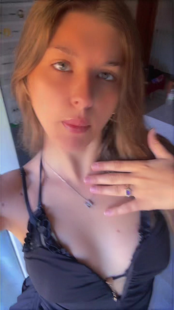 @𝒟𝑒𝒹𝑒🥀