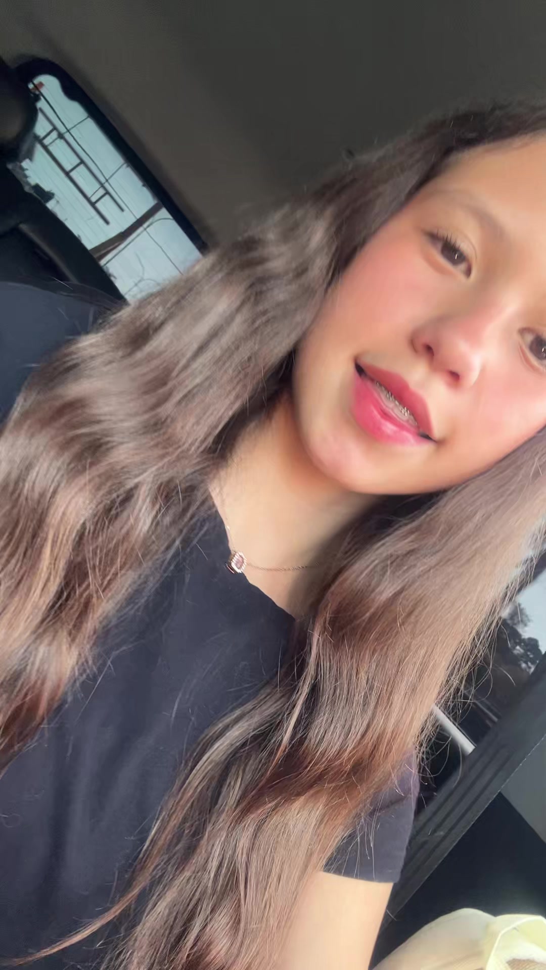 @Vicky_privv