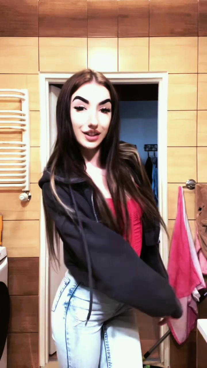 @_beluniaaa_