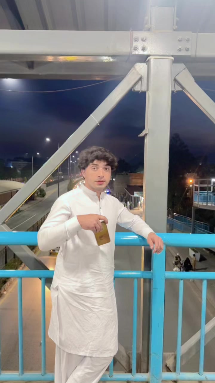 @Alx Zada Vlogs