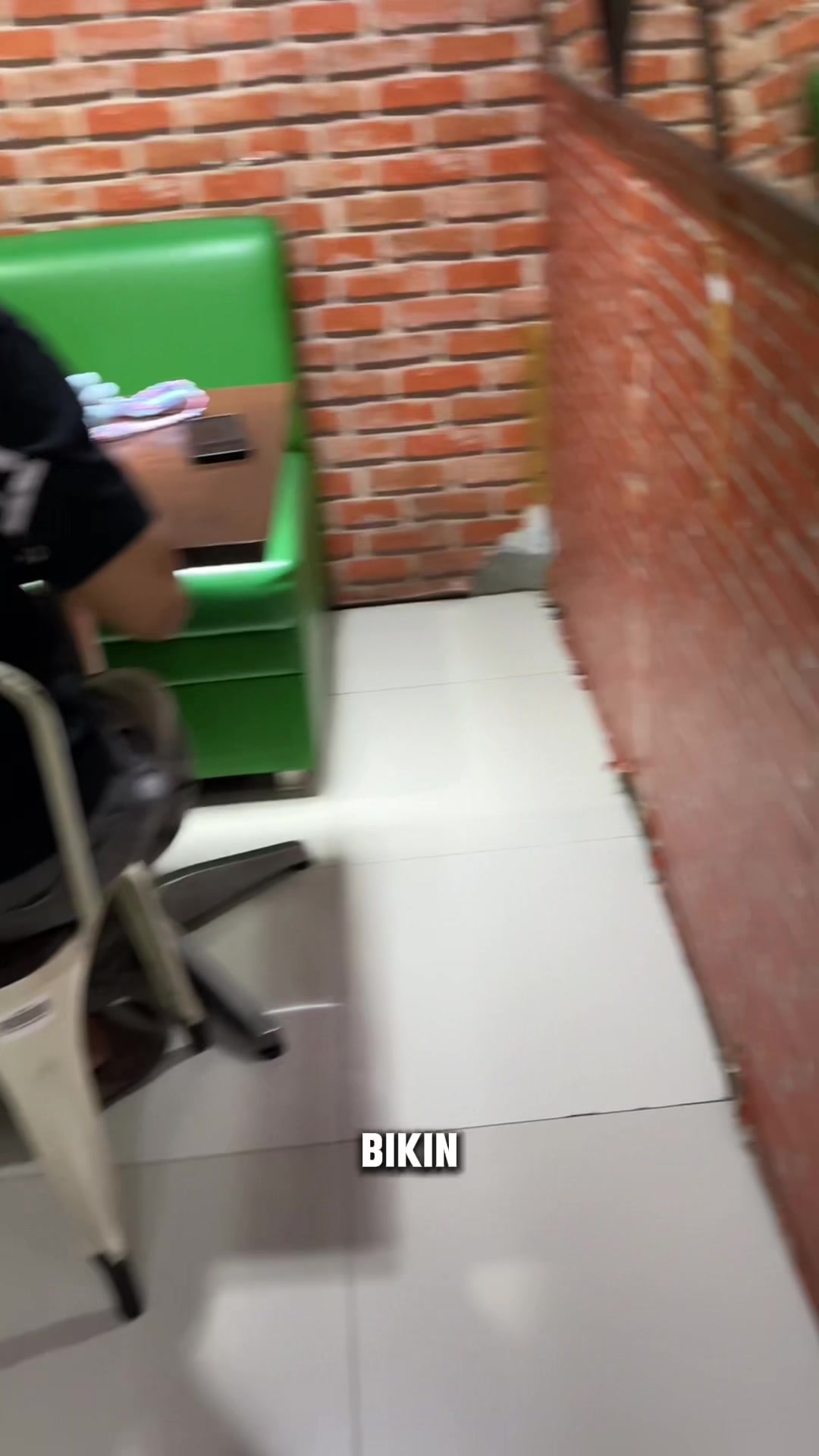 @LELI si paling TAS dan SANDAL