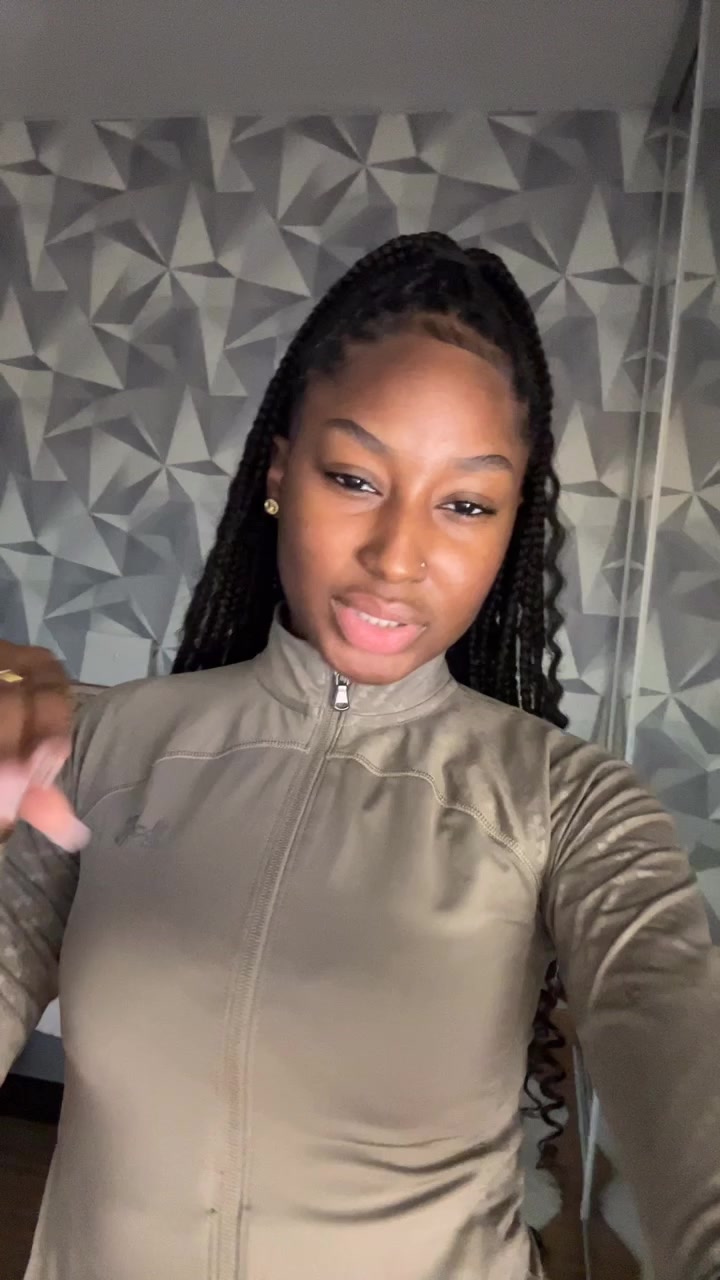 @Dina🦋