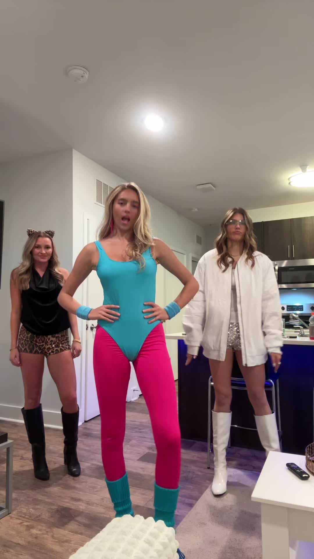 @mo