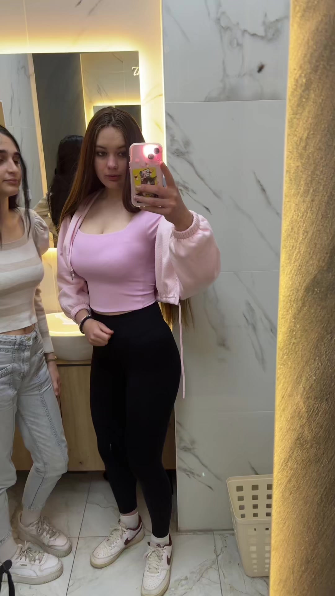 @твоја омиљена бринета👩🏽