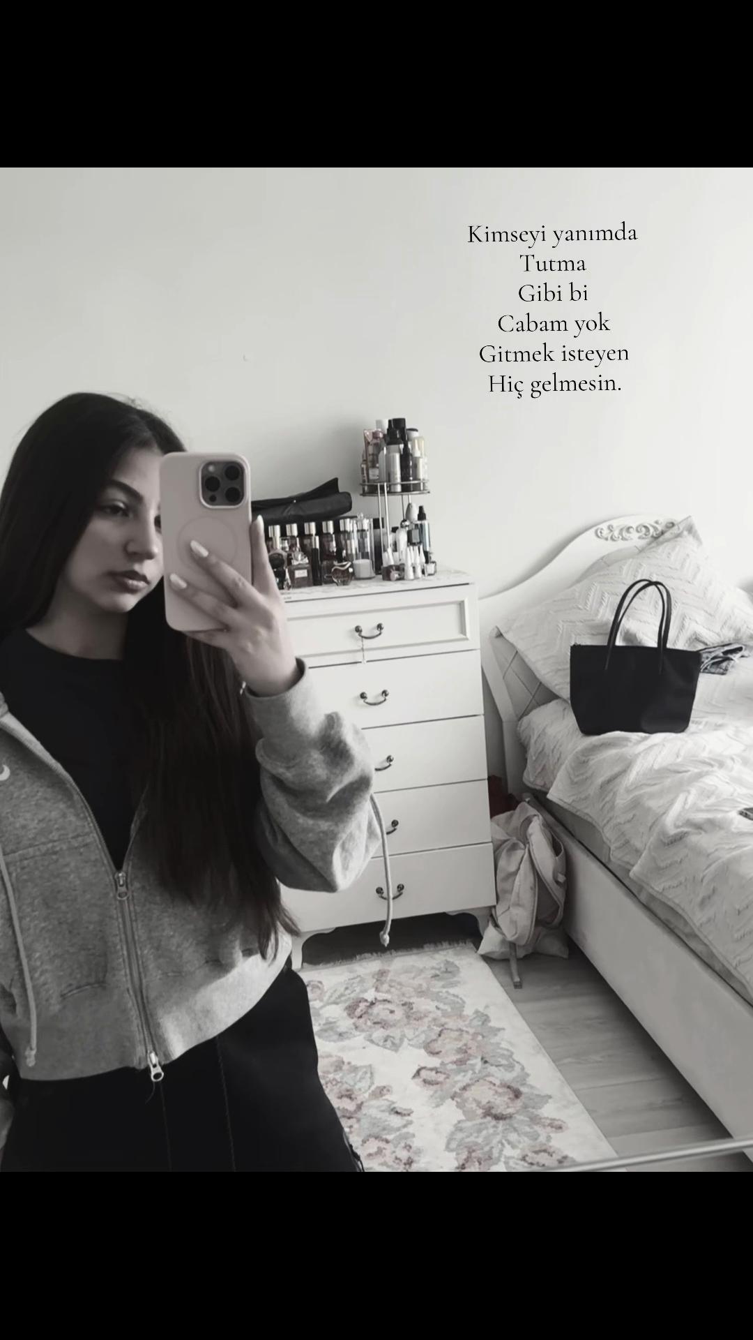 @🪩