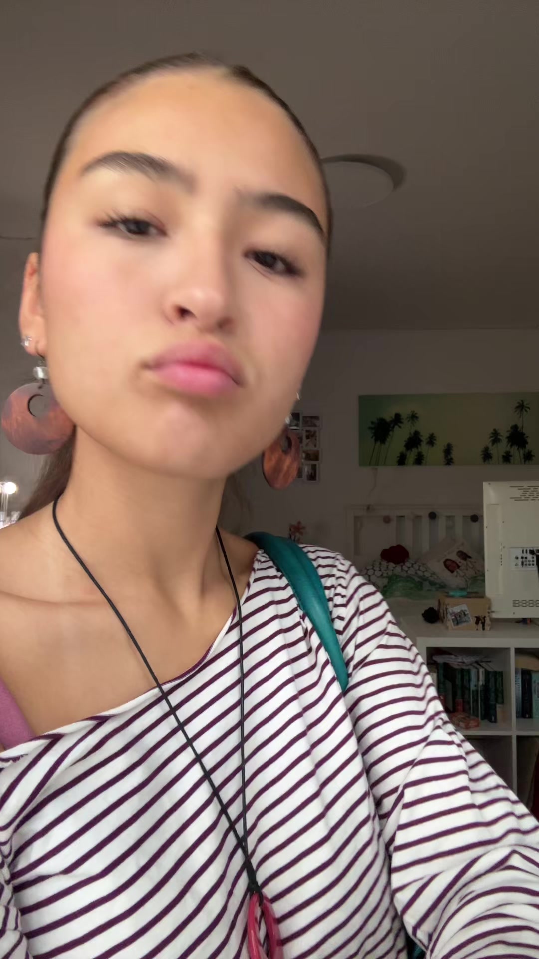 @万絢