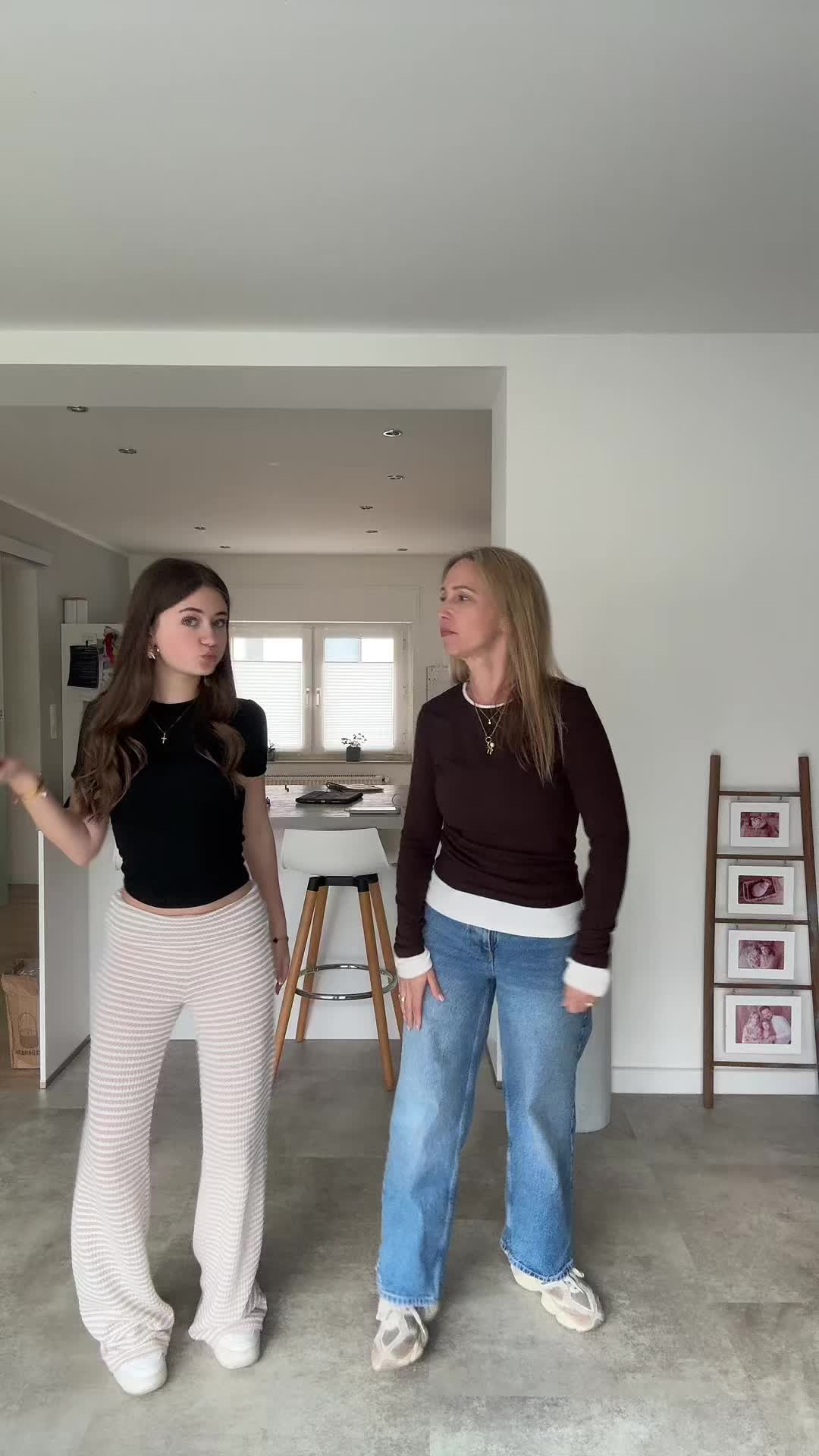 @Sarah_Mona