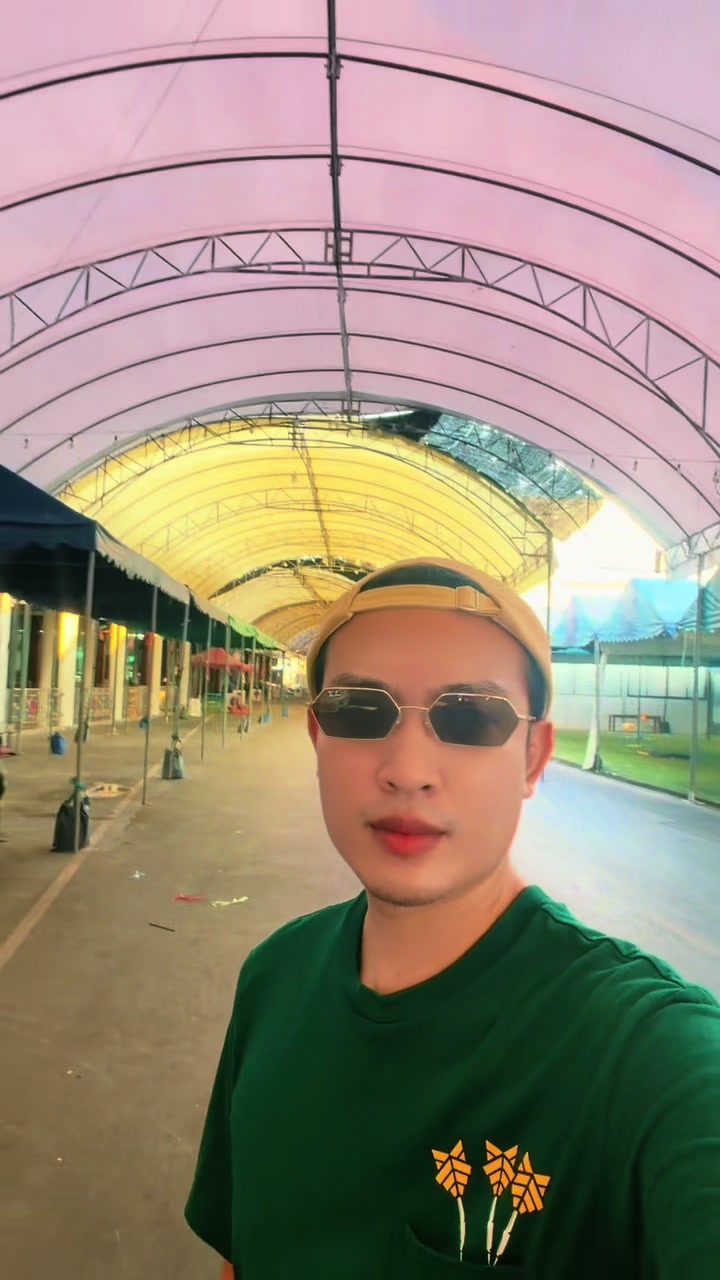 @นัท ปิยะชาติ OFFICIAL