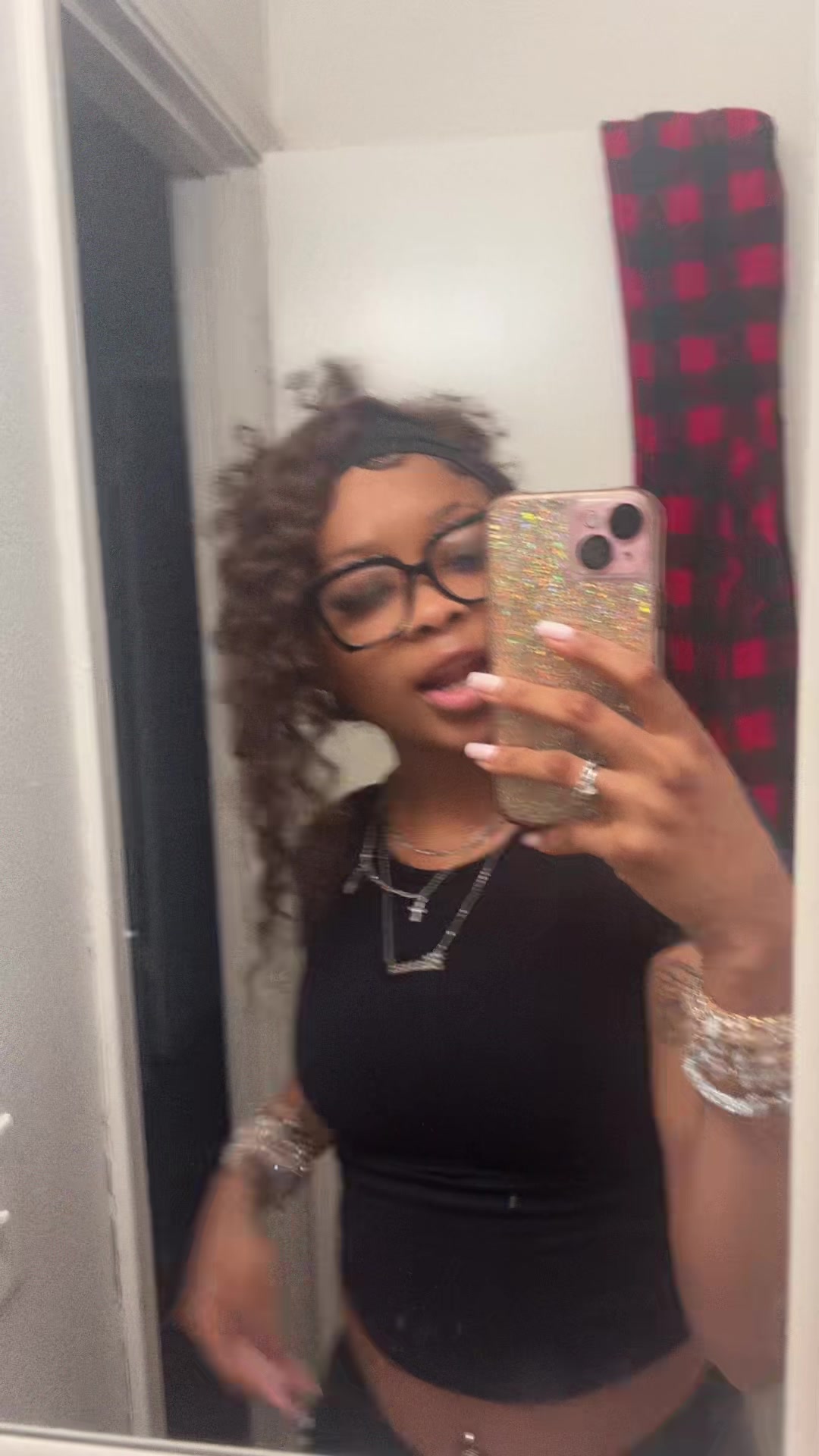 @_ms.h0lly_wood