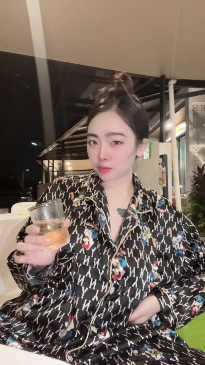 @Praewwee