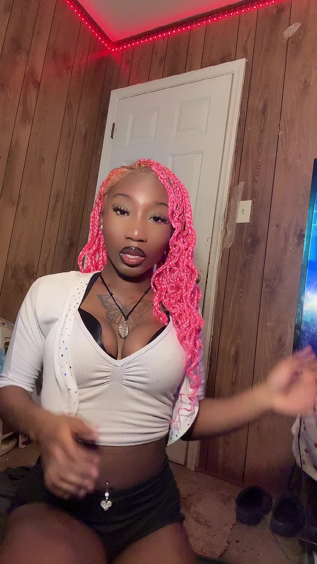 @peepintomySoul