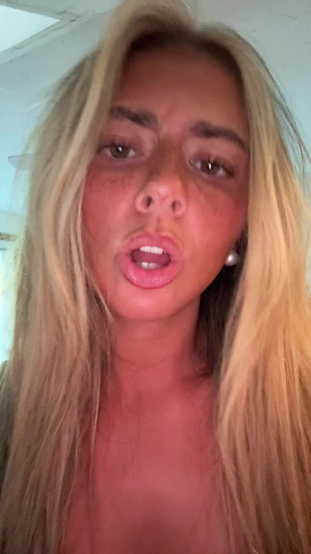 @AVA