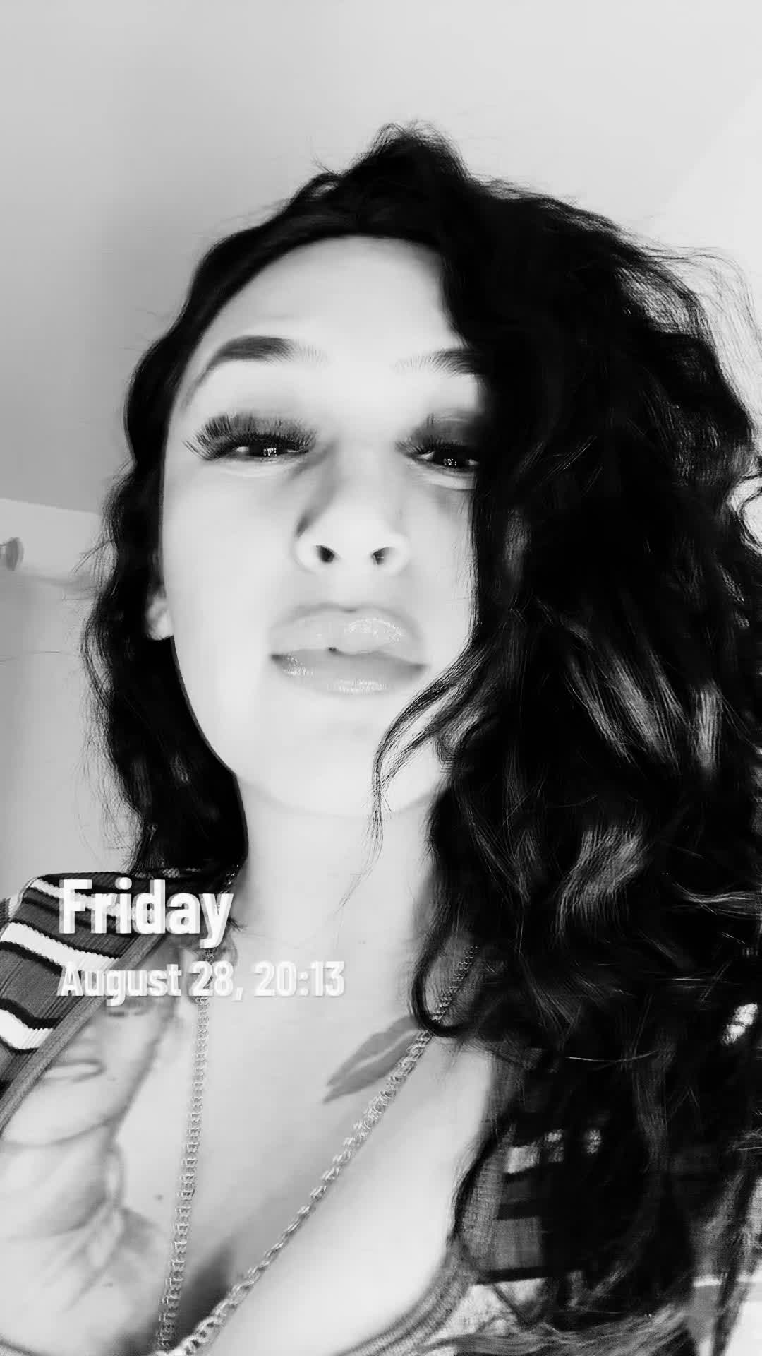 @𝐕𝐞𝐞 𝐃𝐢𝐚𝐳 ✨