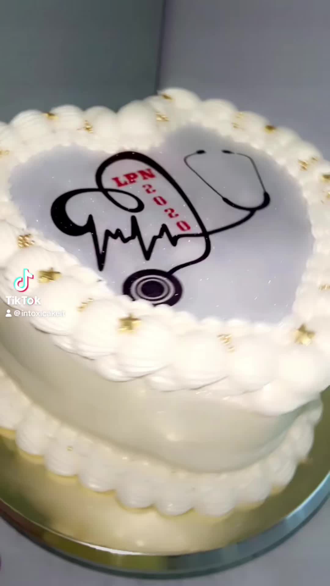 @Intoxicakeit